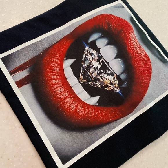 New unisex “ Diamond fangs “ tee - Picture 4 of 5